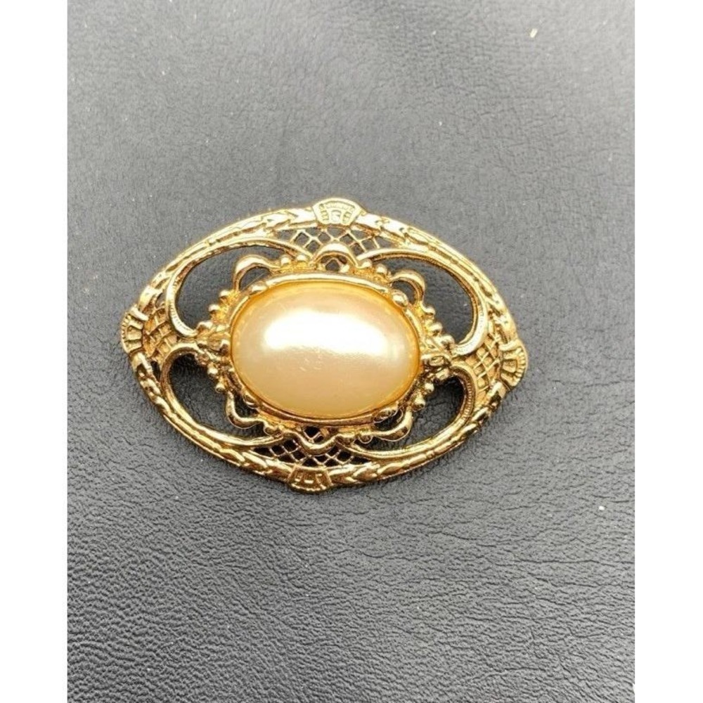 Vintage 1928 Brand Oval Gold Tone And Faux Pearl Brooch